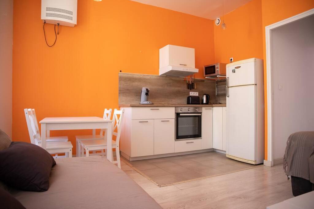 La Fontaine Neuve-Avallon-5 Personnes-1 Chambre-3 Lits-Parking-Wifi 외부 사진